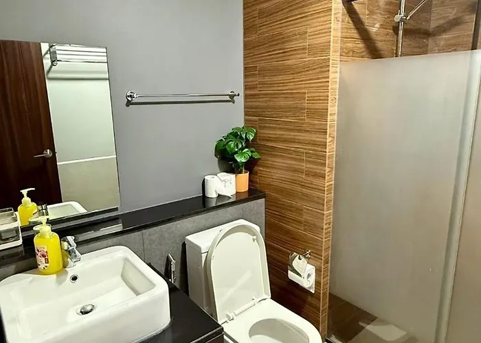 Apartahotel Modern Pet Friendly 1br With Balcony Near Airport Moa & Okada Pasay Staycation Wfh Ready Free Pool Acces Gym And Sauna 4*