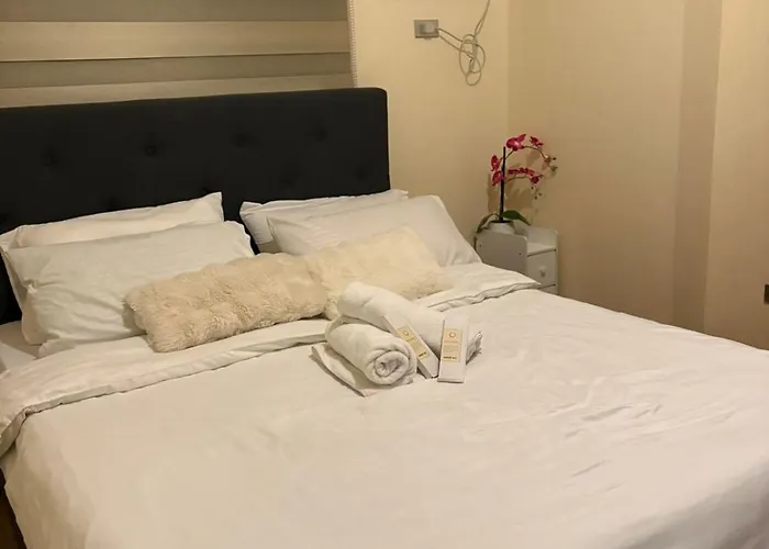 Modern Pet Friendly 1br With Balcony Near Airport Moa & Okada Pasay Staycation Wfh Ready Free Pool Acces Gym And Sauna
